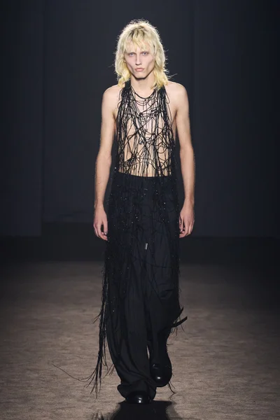 Look 28